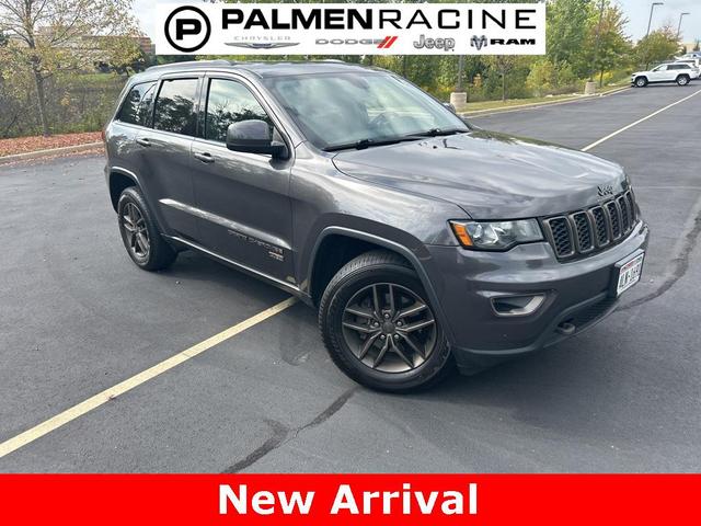 Photo of 2016 Granite Crystal Metallic Clearcoat Jeep Grand Cherokee