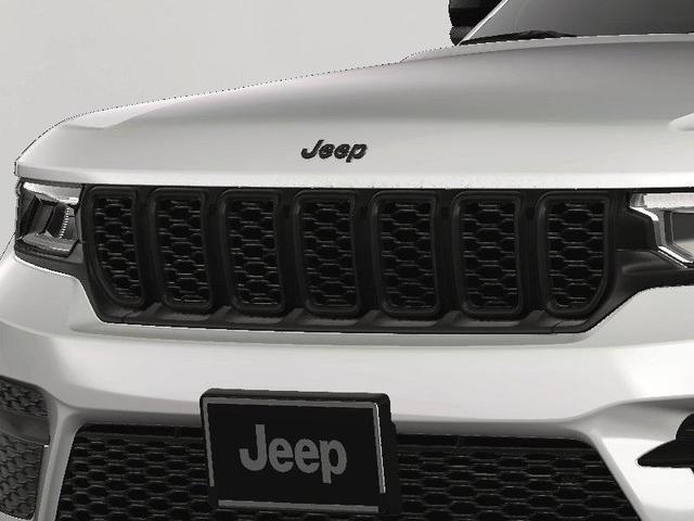Photo of 2025 Bright White Clearcoat Jeep Grand Cherokee