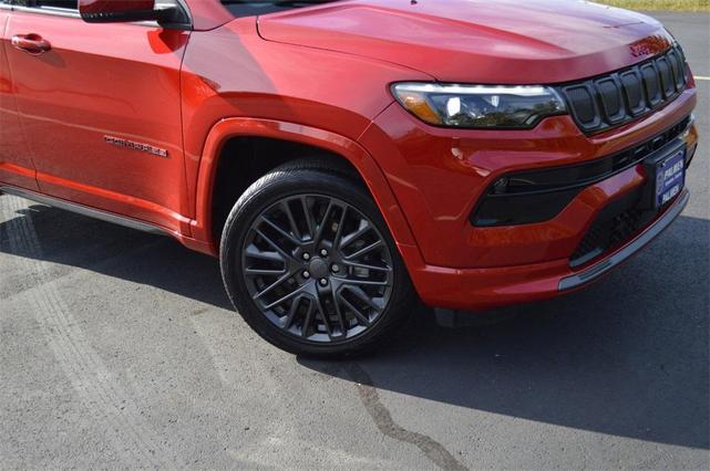 Photo of 2022 Redline Pearlcoat Jeep Compass
