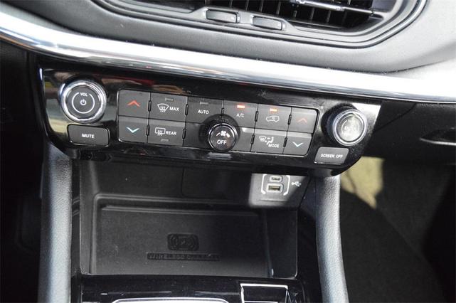 Photo of 2022 Redline Pearlcoat Jeep Compass