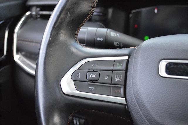 Photo of 2022 Redline Pearlcoat Jeep Compass