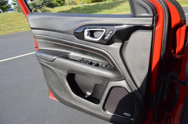 Photo of 2022 Redline Pearlcoat Jeep Compass