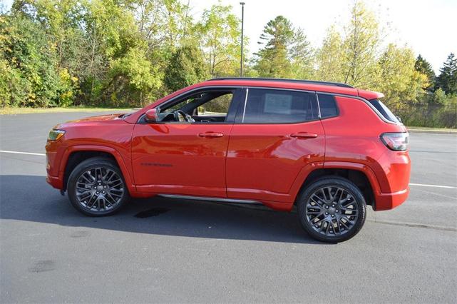 Photo of 2022 Redline Pearlcoat Jeep Compass