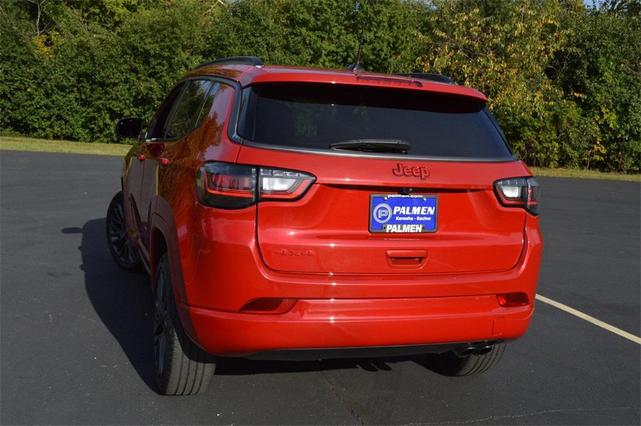 Photo of 2022 Redline Pearlcoat Jeep Compass