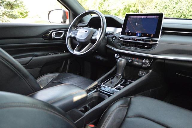 Photo of 2022 Redline Pearlcoat Jeep Compass