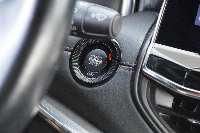 Photo of 2022 Redline Pearlcoat Jeep Compass