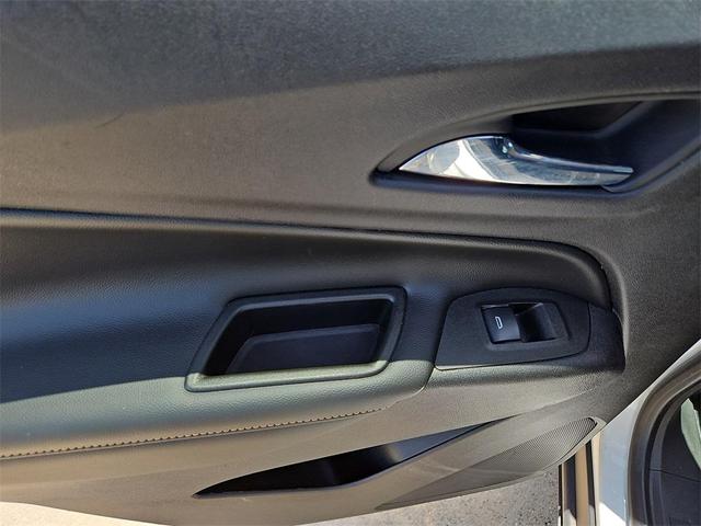 Photo of 2021 Summit White Chevrolet Equinox