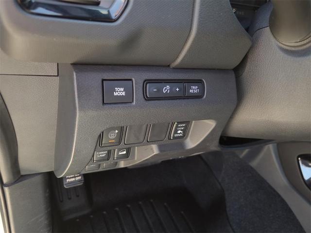 Photo of 2022 Glacier White Nissan Frontier