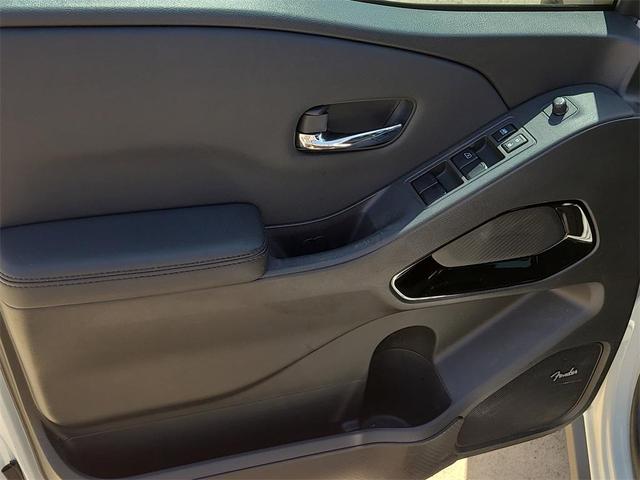 Photo of 2022 Glacier White Nissan Frontier