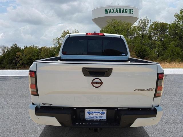 Photo of 2022 Glacier White Nissan Frontier
