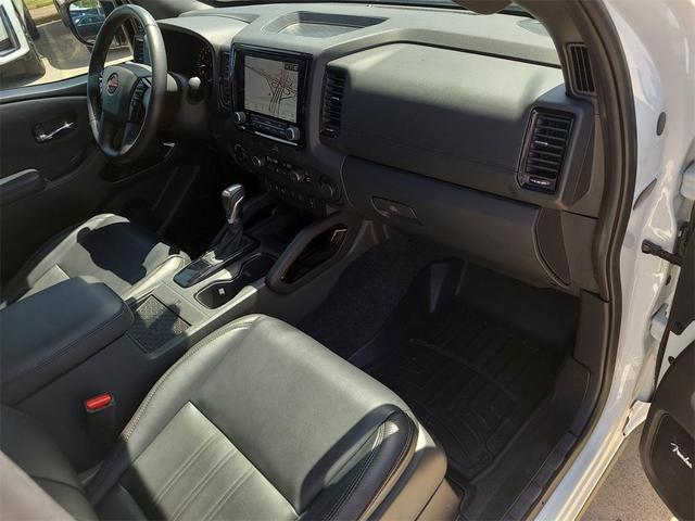 Photo of 2022 Glacier White Nissan Frontier