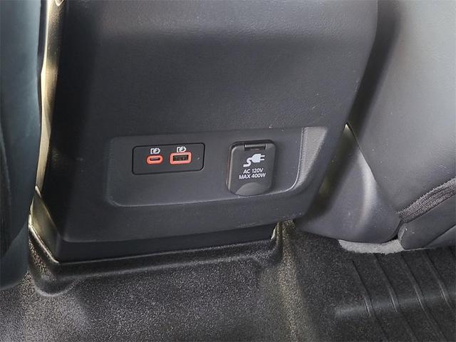Photo of 2022 Glacier White Nissan Frontier