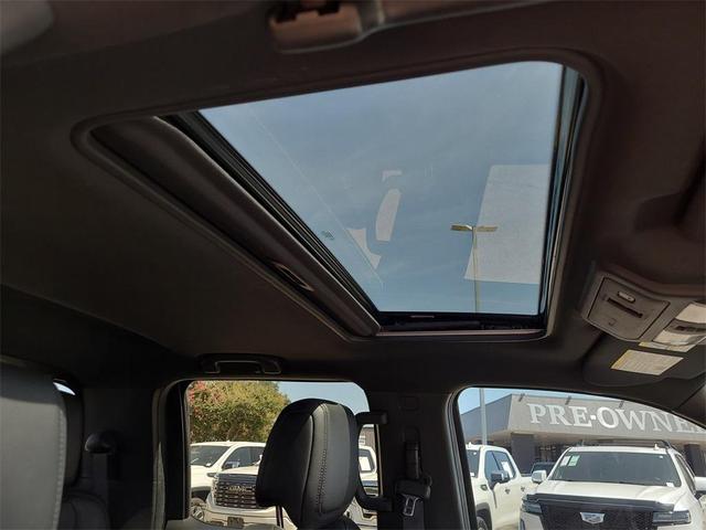 Photo of 2022 Glacier White Nissan Frontier
