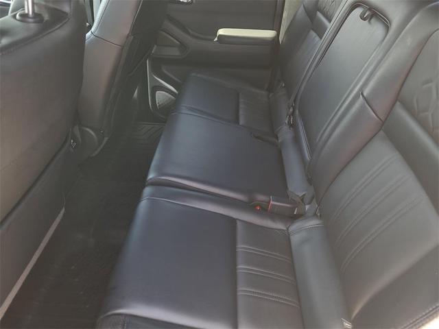 Photo of 2022 Glacier White Nissan Frontier
