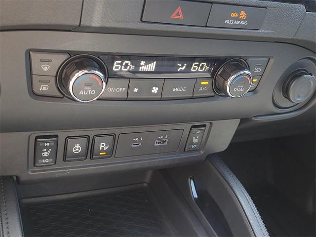 Photo of 2022 Glacier White Nissan Frontier