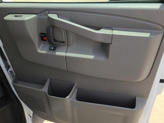 Photo of 2023 Summit White GMC Savana 2500