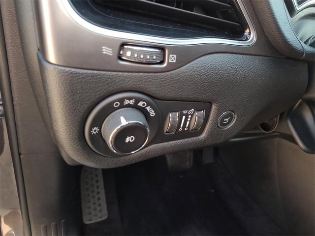 Photo of 2019 Granite Crystal Clearcoat Metallic Jeep Cherokee