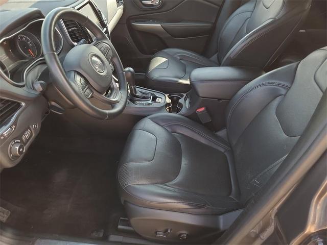 Photo of 2019 Granite Crystal Clearcoat Metallic Jeep Cherokee