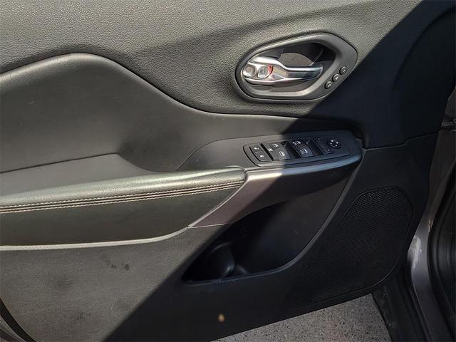 Photo of 2019 Granite Crystal Clearcoat Metallic Jeep Cherokee
