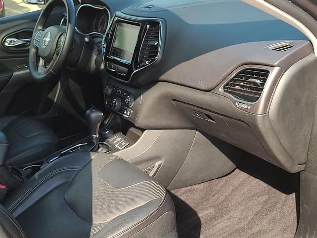 Photo of 2019 Granite Crystal Clearcoat Metallic Jeep Cherokee