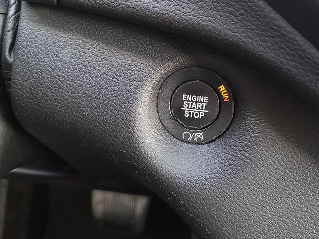 Photo of 2019 Granite Crystal Clearcoat Metallic Jeep Cherokee