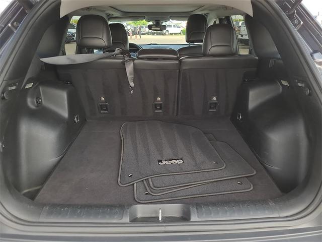 Photo of 2019 Granite Crystal Clearcoat Metallic Jeep Cherokee