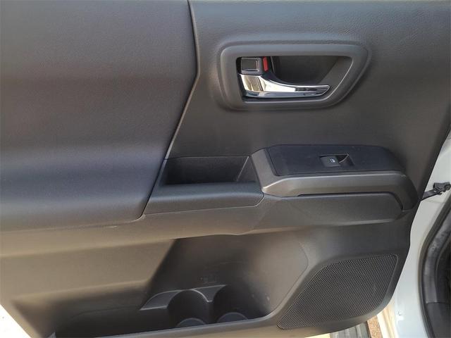 Photo of 2022 White Toyota Tacoma