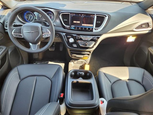 Photo of 2026 PW7 Chrysler Pacifica