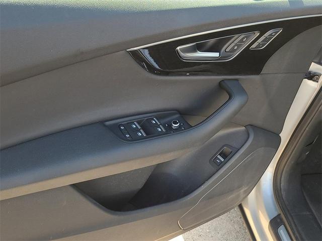 Photo of 2023 Satellite Silver Metallic Audi Q7