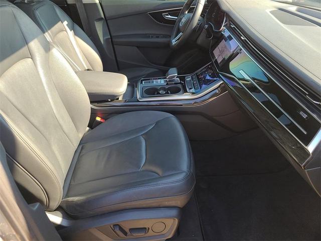Photo of 2023 Satellite Silver Metallic Audi Q7