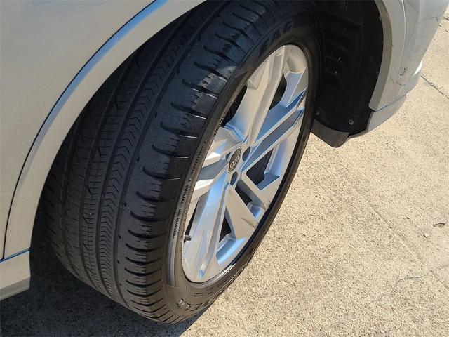 Photo of 2023 Satellite Silver Metallic Audi Q7