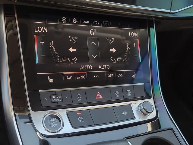 Photo of 2023 Satellite Silver Metallic Audi Q7