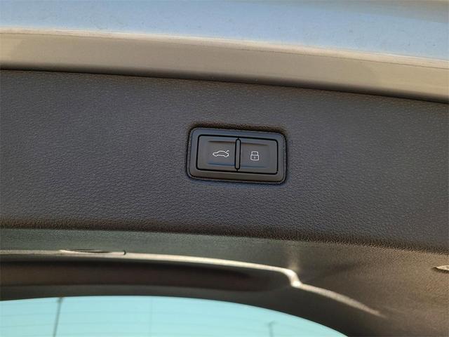 Photo of 2023 Satellite Silver Metallic Audi Q7
