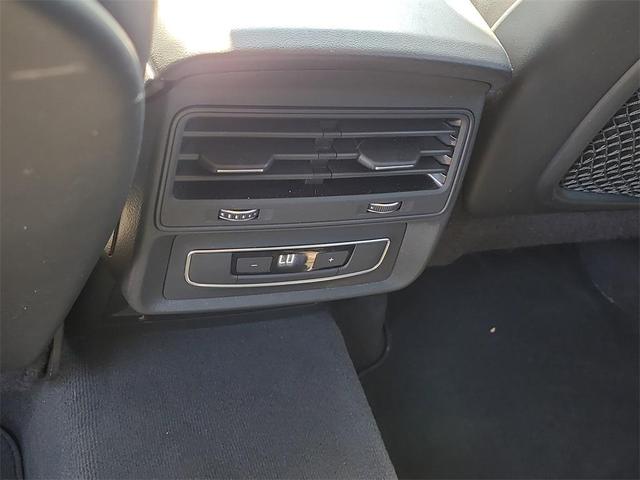 Photo of 2023 Satellite Silver Metallic Audi Q7