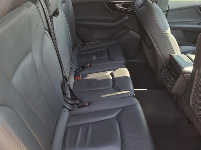 Photo of 2023 Satellite Silver Metallic Audi Q7