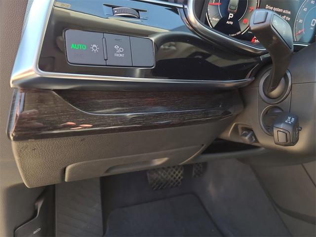 Photo of 2023 Satellite Silver Metallic Audi Q7