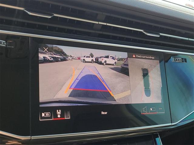 Photo of 2023 Satellite Silver Metallic Audi Q7