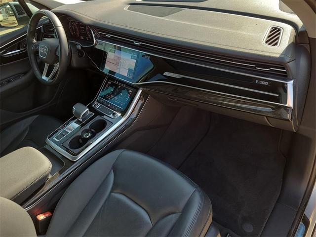 Photo of 2023 Satellite Silver Metallic Audi Q7