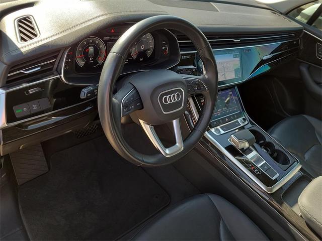 Photo of 2023 Satellite Silver Metallic Audi Q7