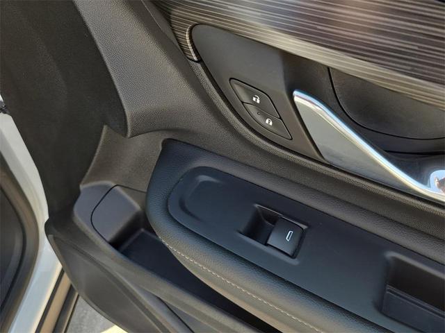 Photo of 2024 Summit White GMC Terrain