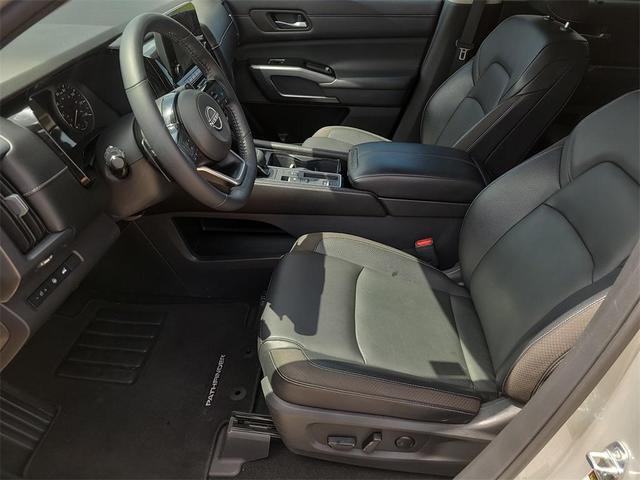 Photo of 2022 Brilliant Silver Metallic Nissan Pathfinder