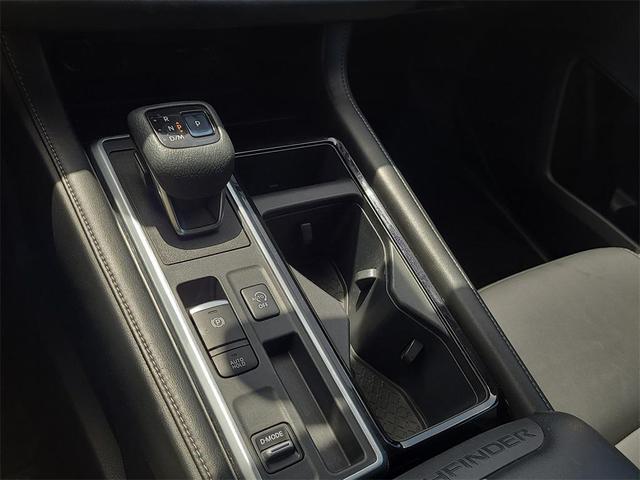 Photo of 2022 Brilliant Silver Metallic Nissan Pathfinder