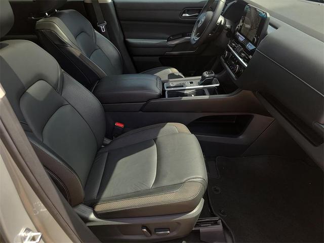 Photo of 2022 Brilliant Silver Metallic Nissan Pathfinder