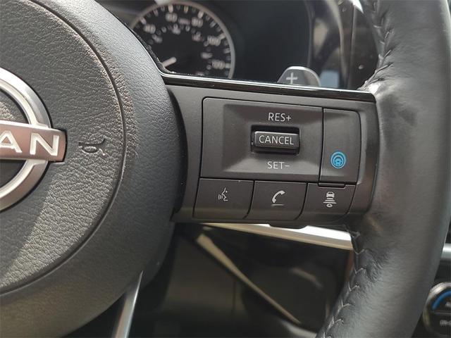 Photo of 2022 Brilliant Silver Metallic Nissan Pathfinder