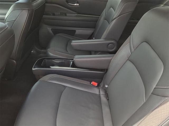 Photo of 2022 Brilliant Silver Metallic Nissan Pathfinder