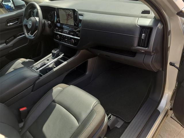Photo of 2022 Brilliant Silver Metallic Nissan Pathfinder