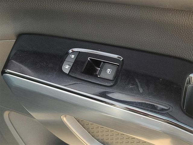 Photo of 2022 Brilliant Silver Metallic Nissan Pathfinder
