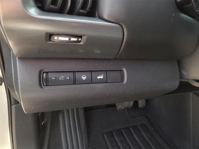 Photo of 2022 Brilliant Silver Metallic Nissan Pathfinder