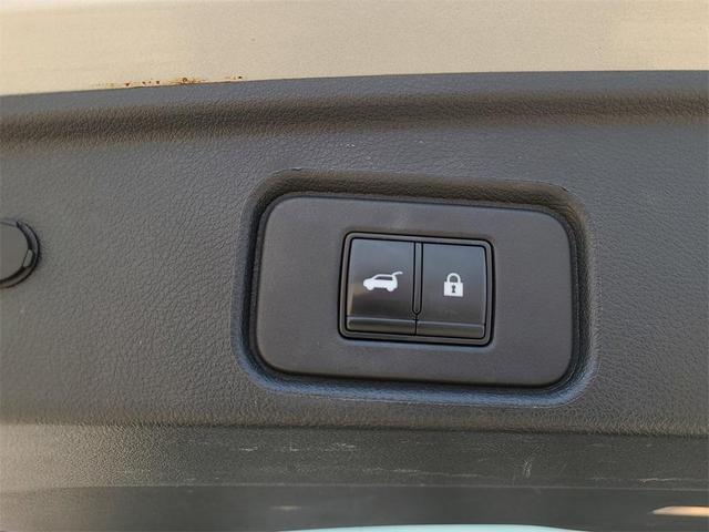 Photo of 2022 Brilliant Silver Metallic Nissan Pathfinder