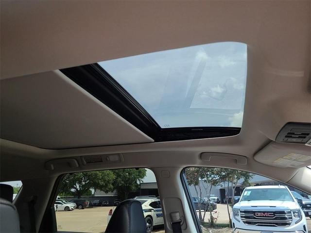 Photo of 2022 Brilliant Silver Metallic Nissan Pathfinder